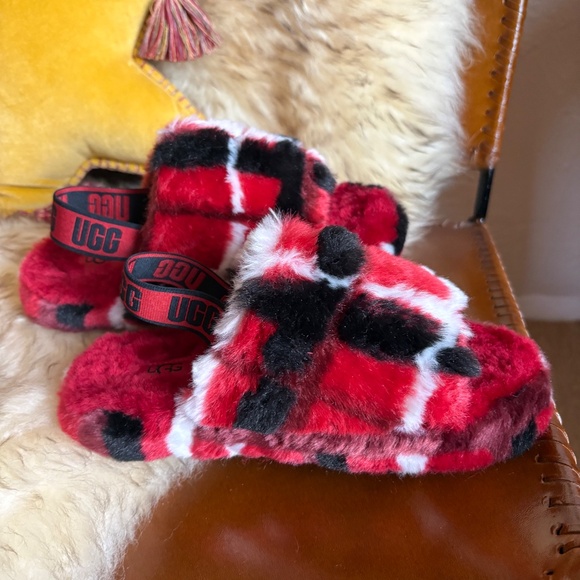 UGG COA Youth ''Plaid Punk Red'' Fluff Yeah Slide Slippers Size 4 - Picture 4 of 16